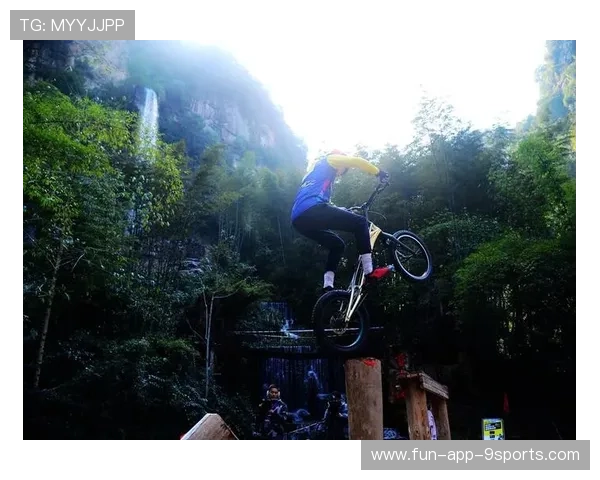 特色山地攀爬赛，极限运动的精彩演绎，攀爬场地